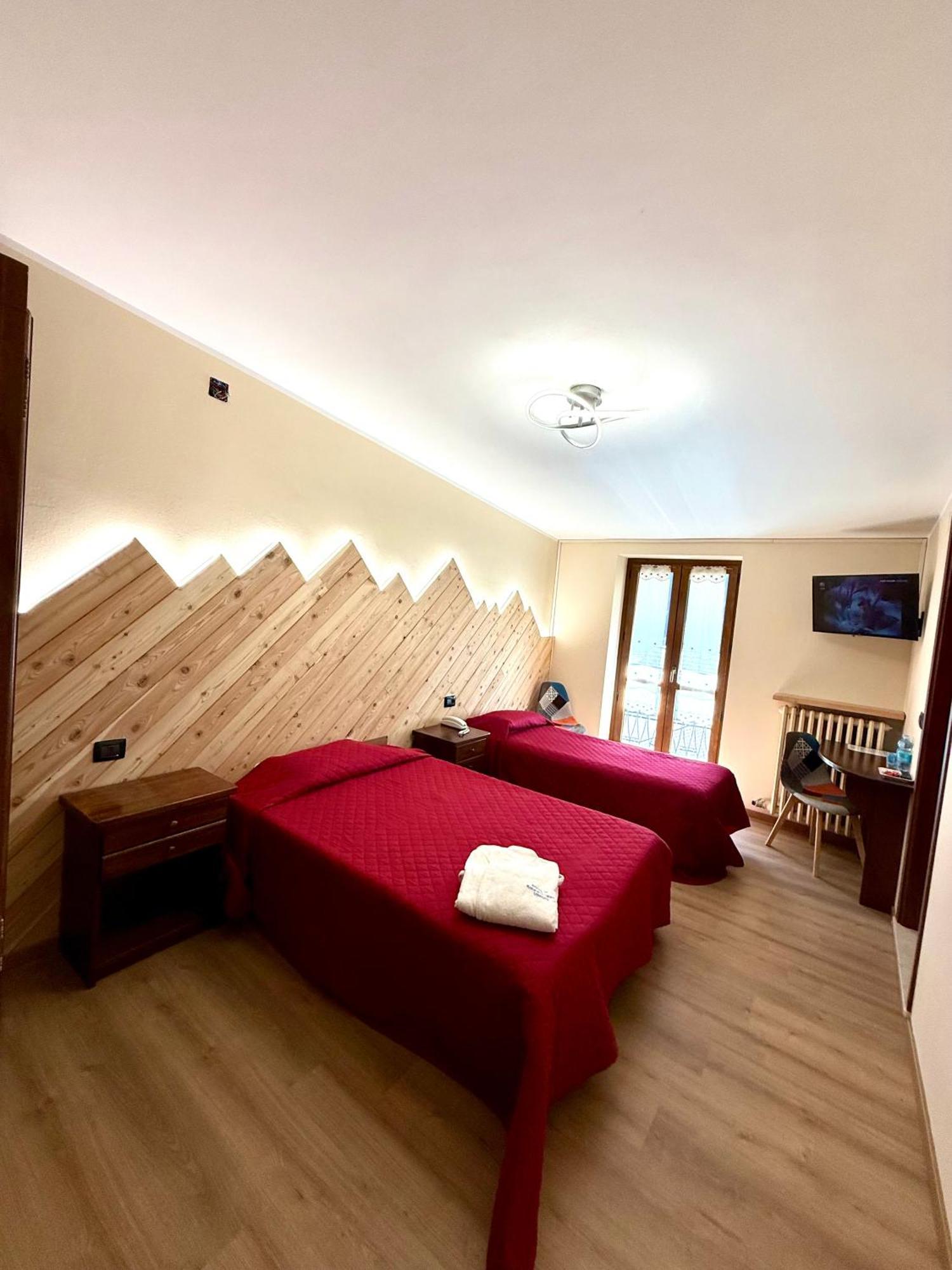 Hotel Ristorante Ligure Vinadio Exterior foto