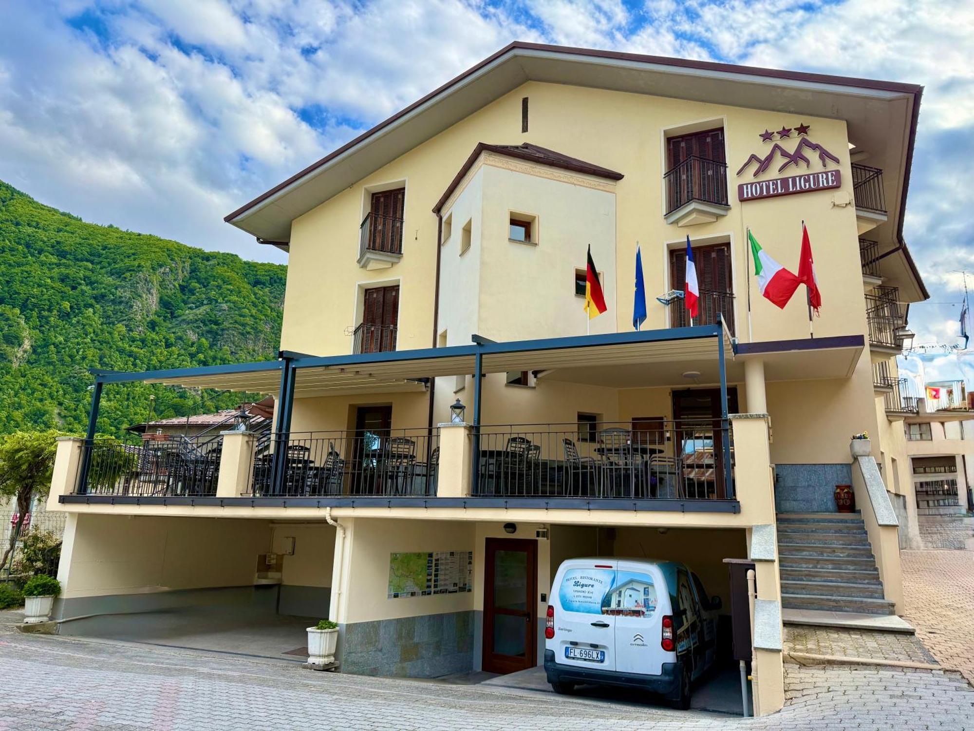 Hotel Ristorante Ligure Vinadio Exterior foto